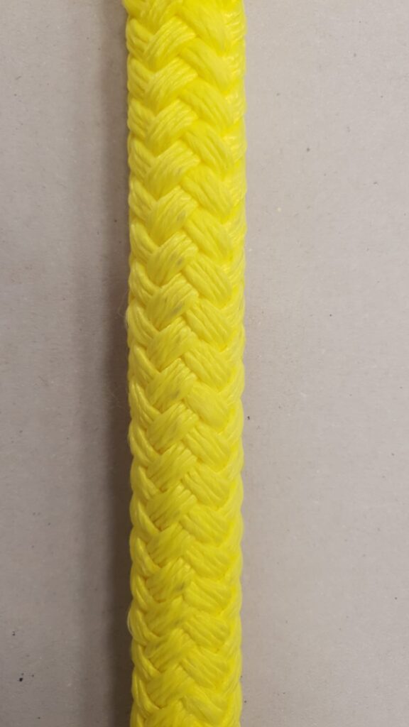 Corda gialla intrecciata in polipropilene, robusta e resistente, ideale per usi nautici e industriali da Produzione Corde per nautica